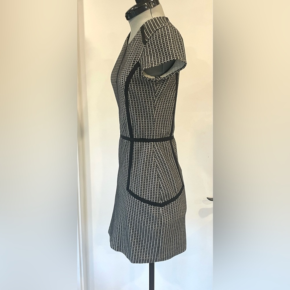 Parker Short Sleeve Midi Dress, accent piping, b/w Pattern, SzS, EUC - Picture 4 of 12